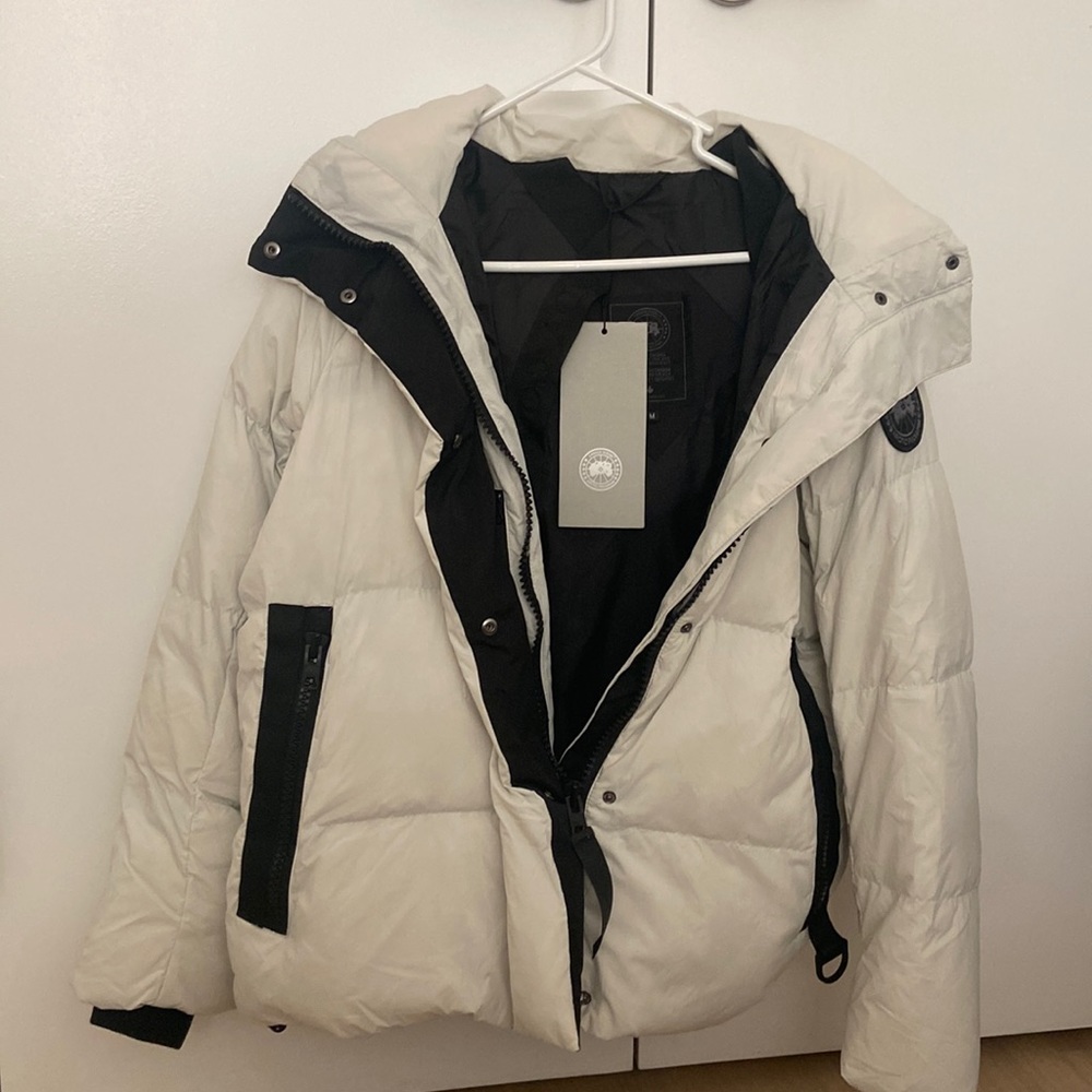 Canada Goose Winter Jacket brand new with tag medium size